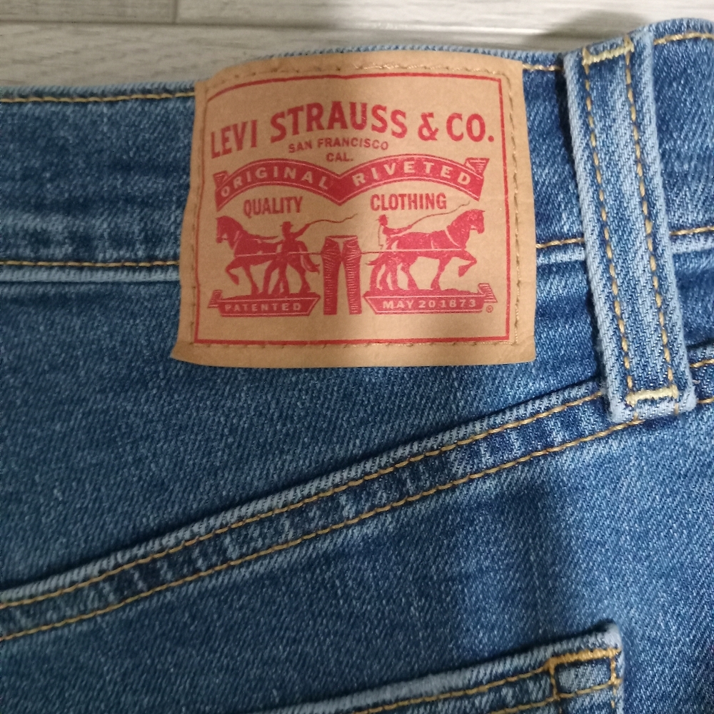 Classic Blue Woman's Jeans - Picture 5 of 6